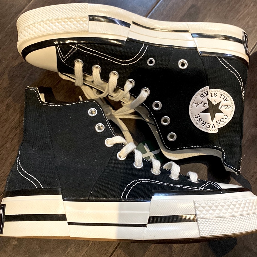 Converse Men’s 7 (9 Women’s) NWT